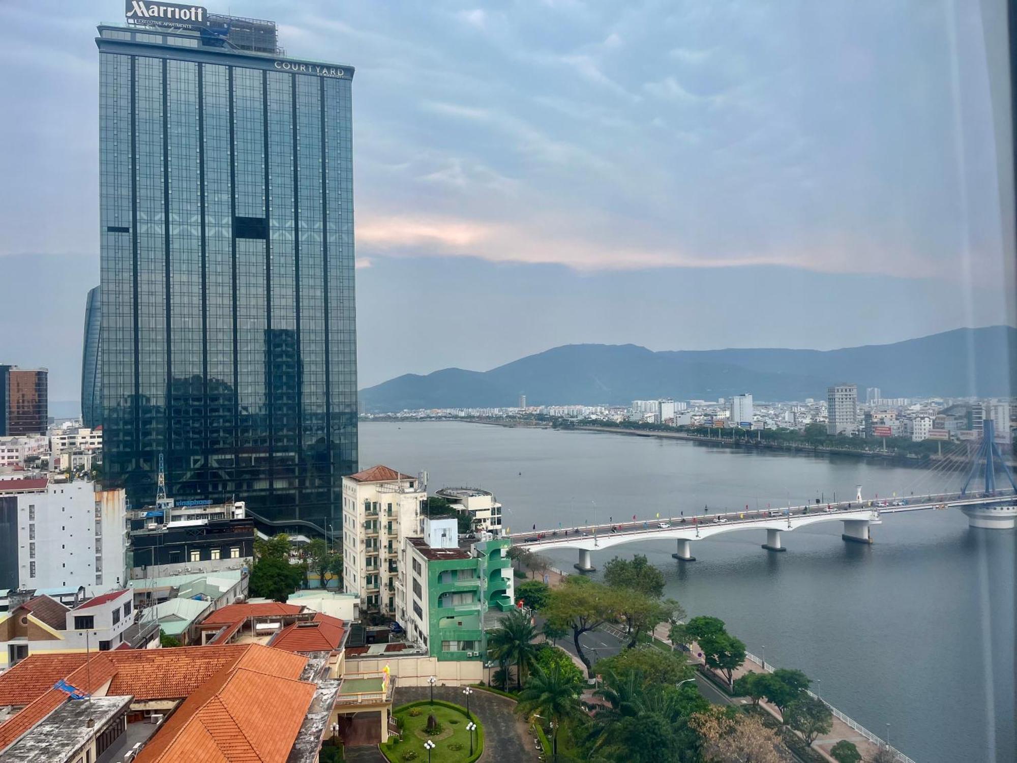 Căn hộ Luxury Center Riverside *
